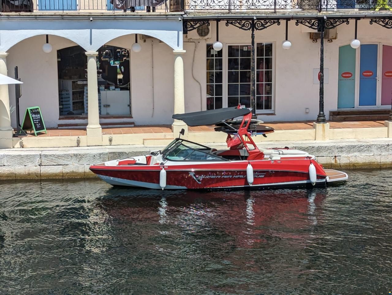 Correct Craft Super Air Nautique 210