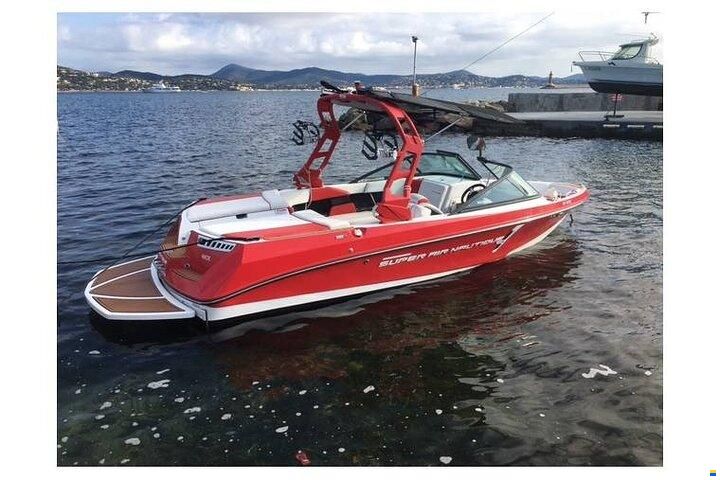 Correct Craft Super Air Nautique 210