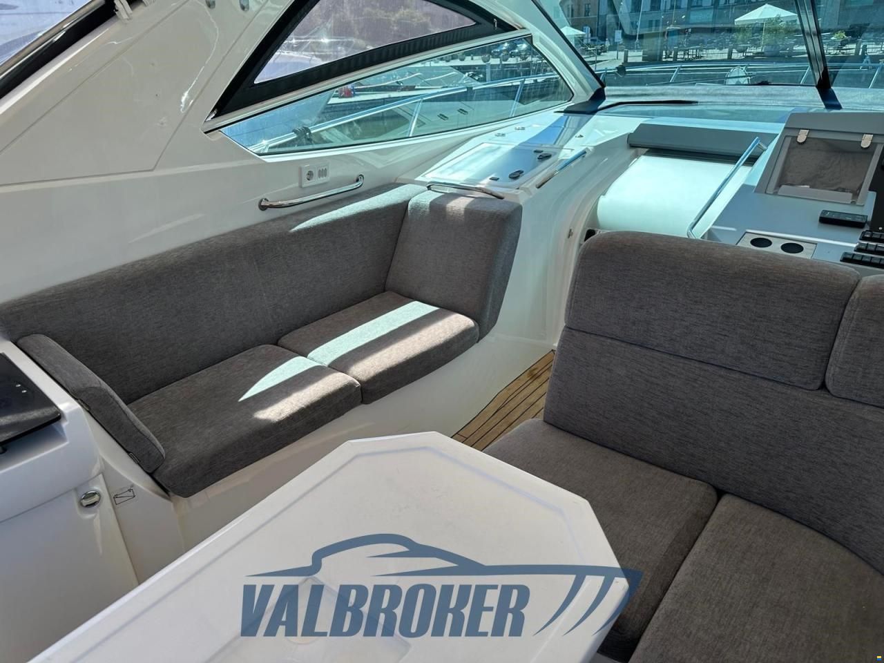 Sealine SC 38
