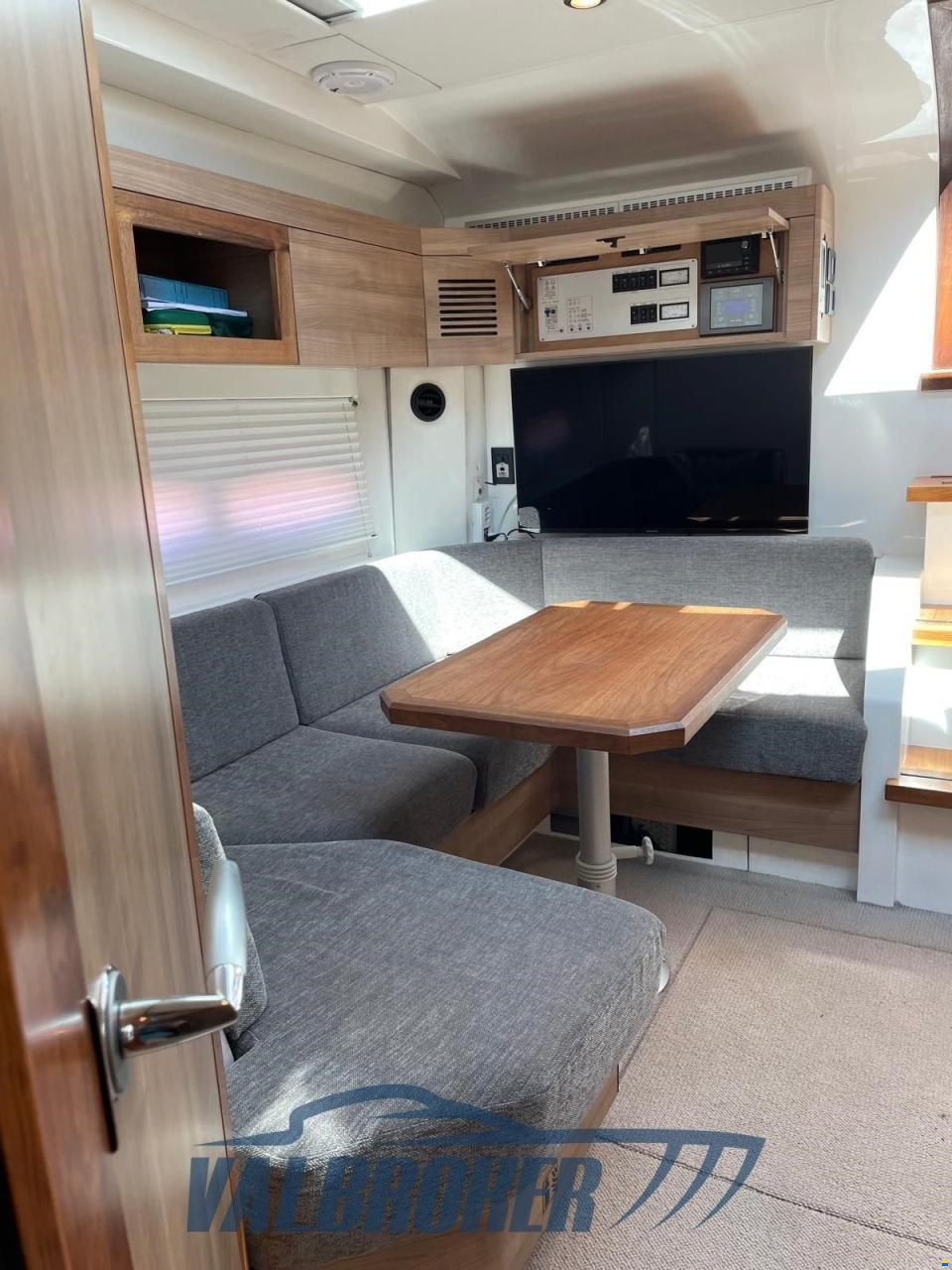 Sealine SC 38