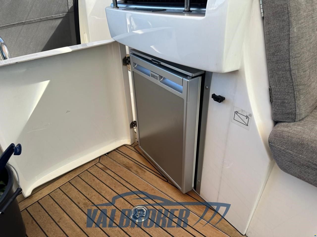 Sealine SC 38