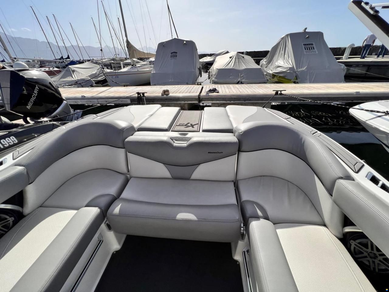 MasterCraft XT23 | 2017 | gris & blanc