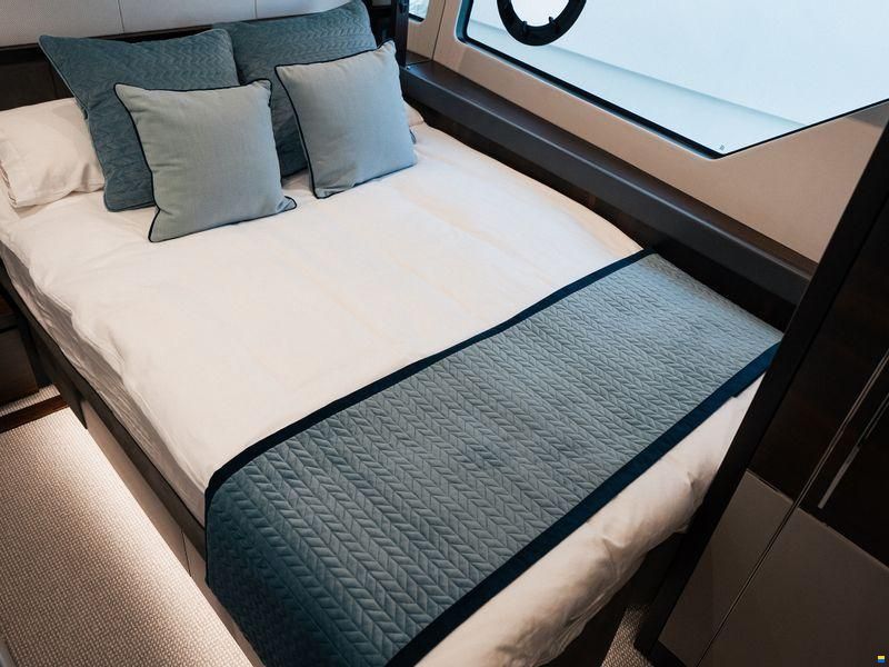 Sunseeker 76 Yacht