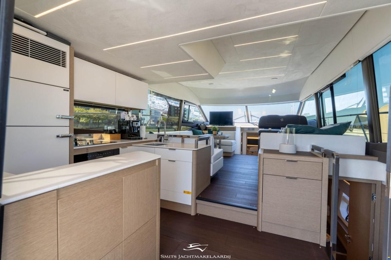 Prestige 590 Flybridge