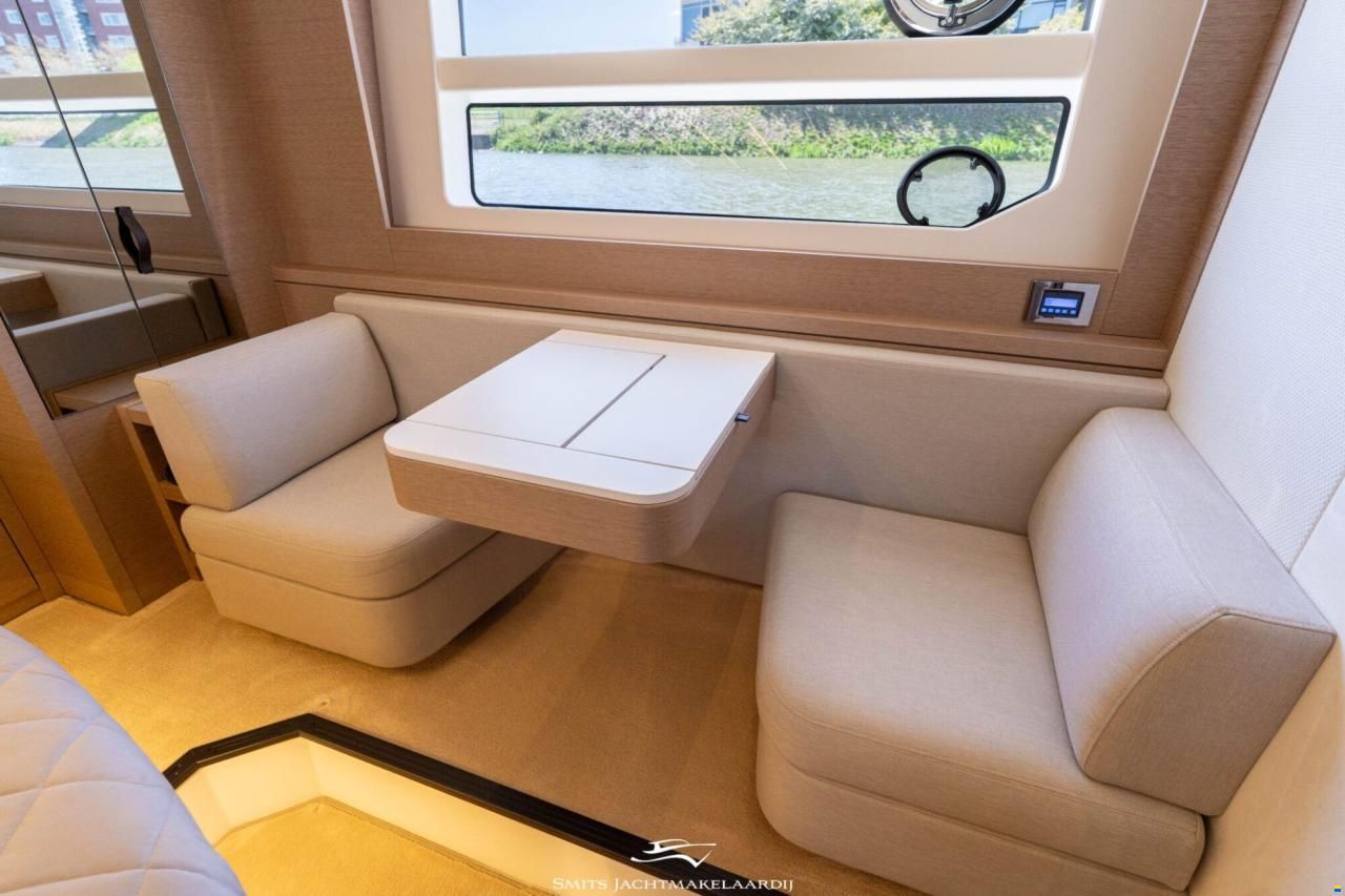 Prestige 590 Flybridge