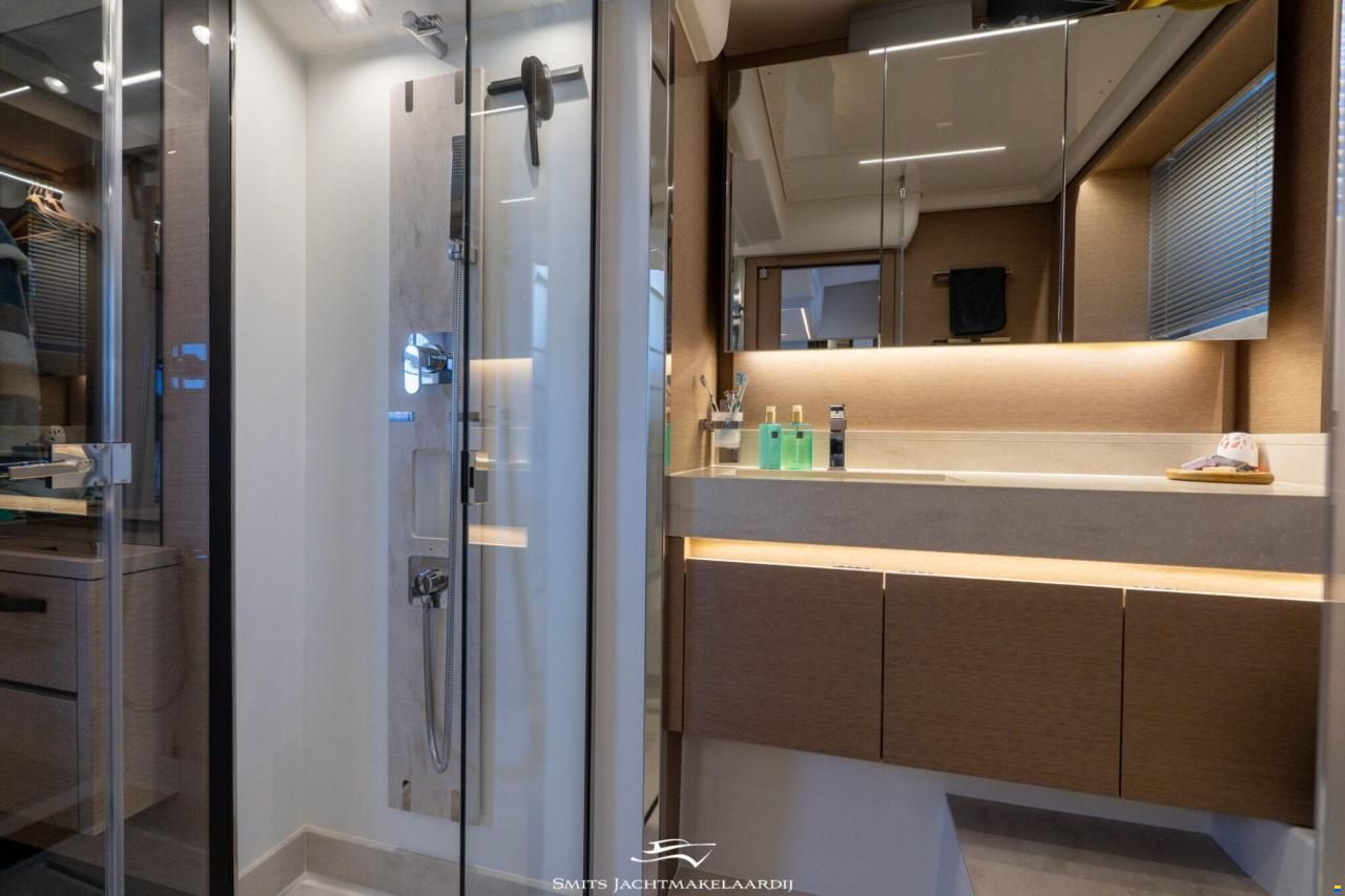 Prestige 590 Flybridge