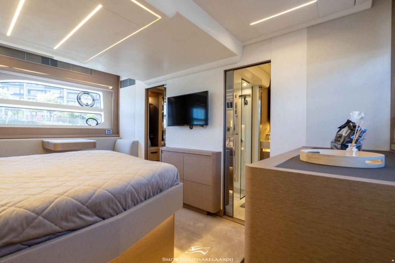 Prestige 590 Flybridge