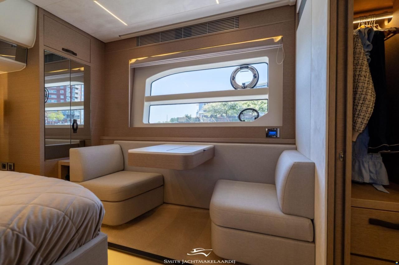 Prestige 590 Flybridge