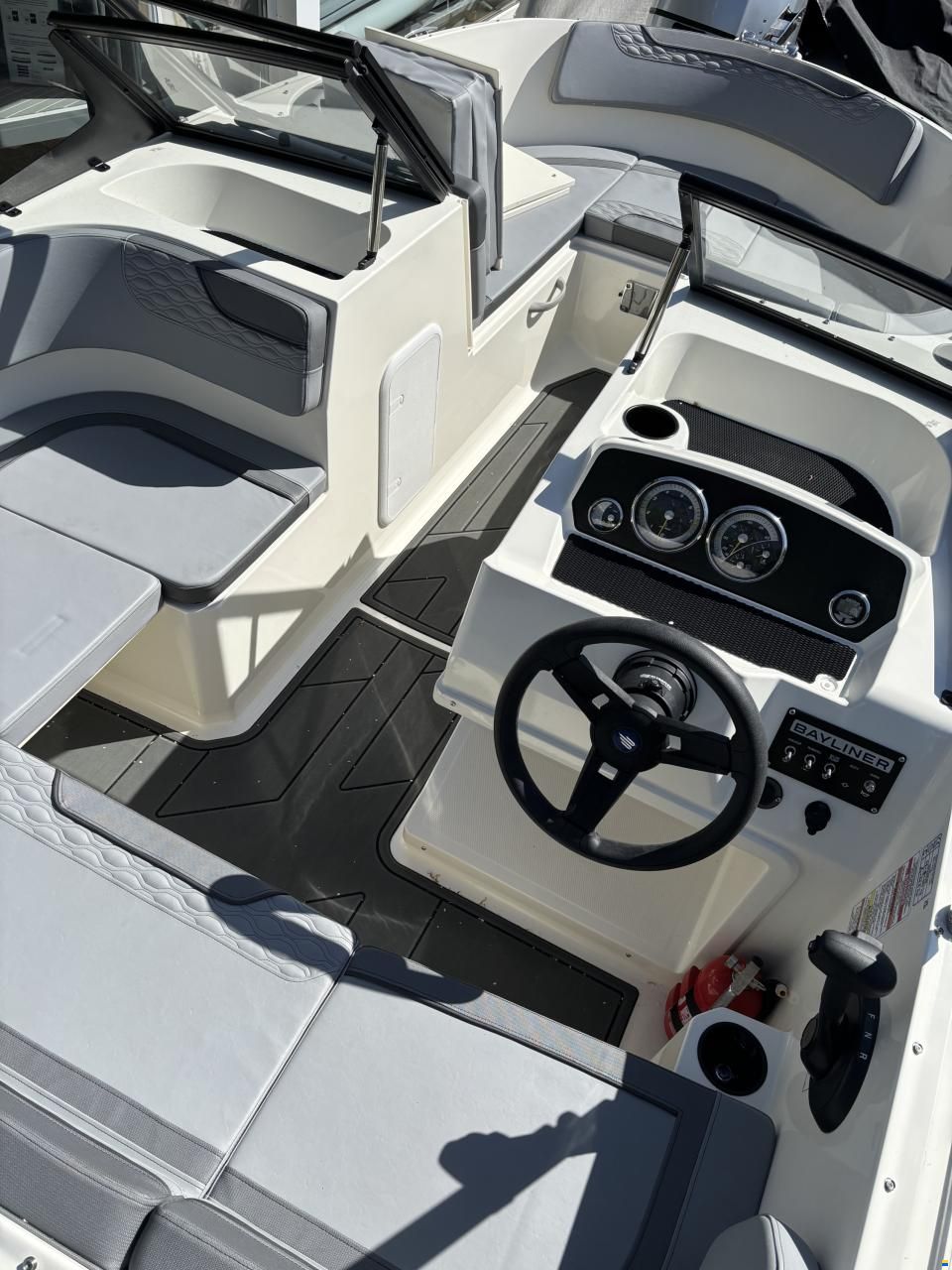 Bayliner M17 Element