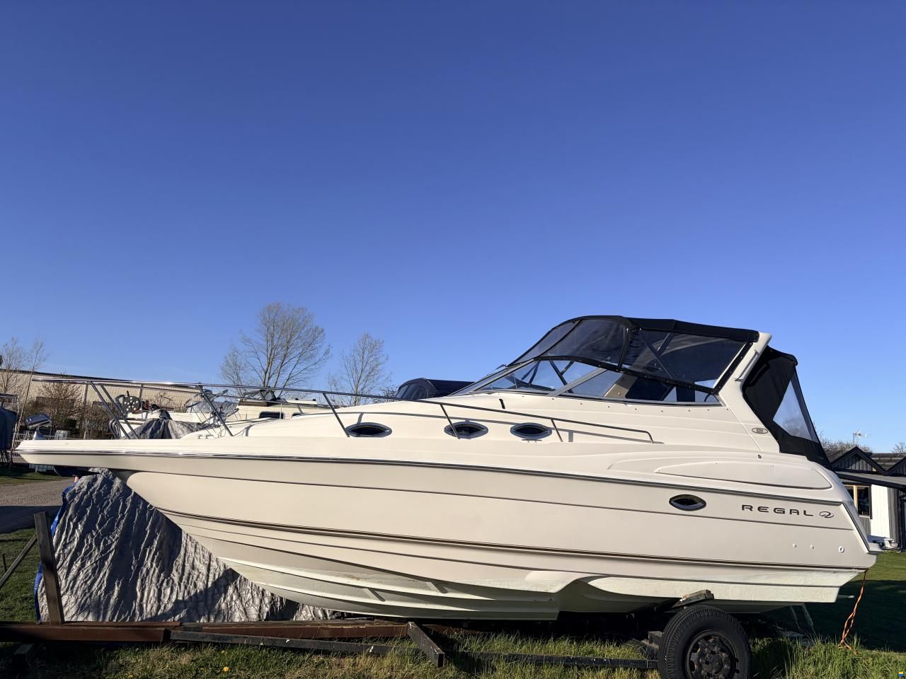 Regal 2760