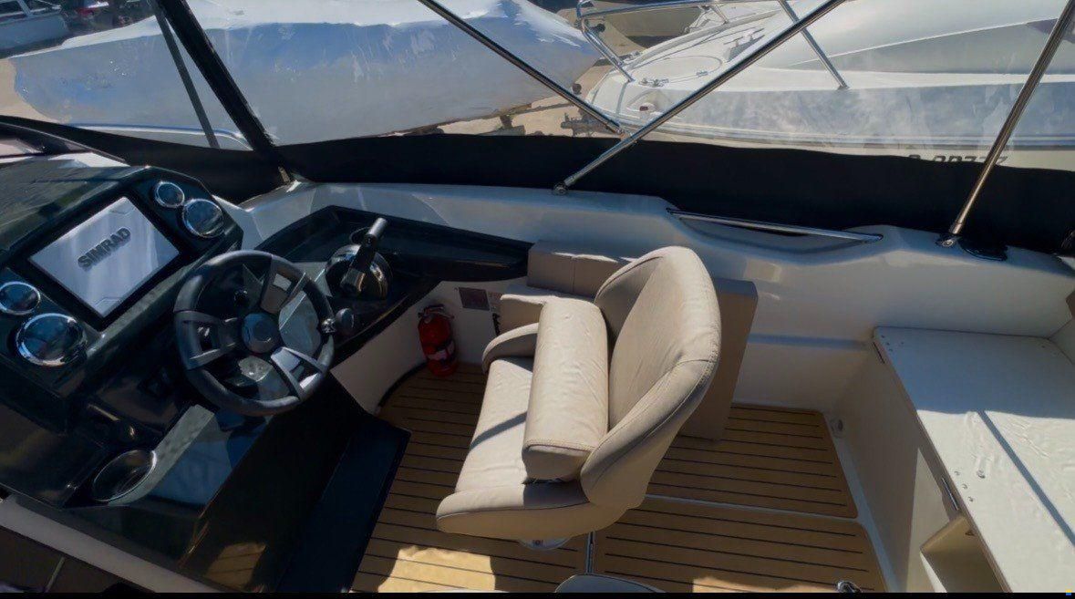 Quicksilver ACTIV 555 CABIN
