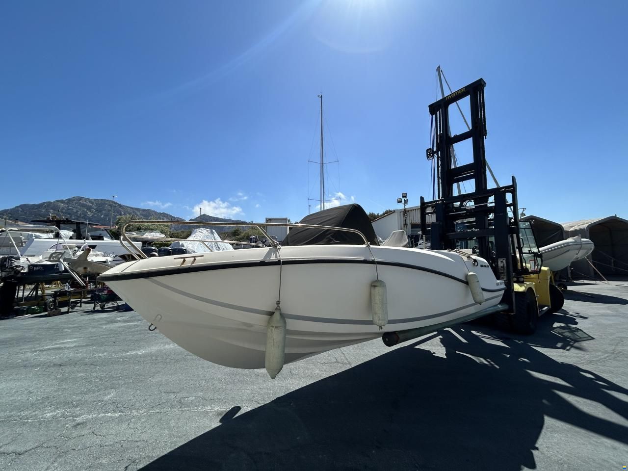 Quicksilver 605 SUNDECK