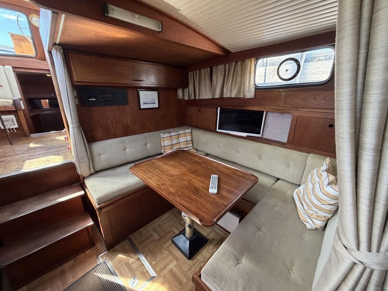 Nauticat 33