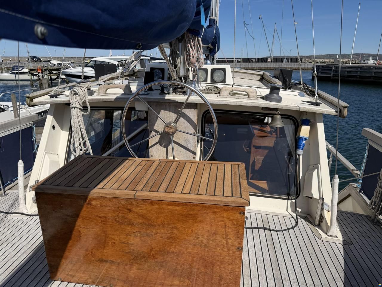 Nauticat 33