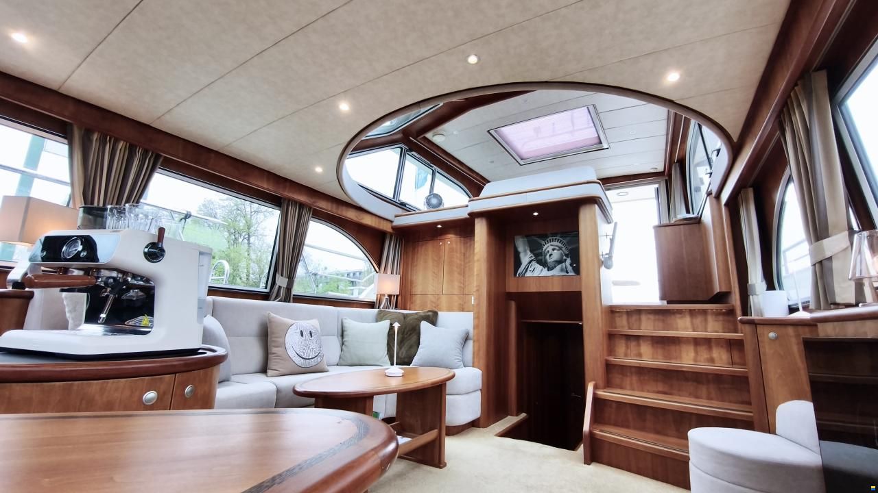 B. van den Hoven Exclusive 1600