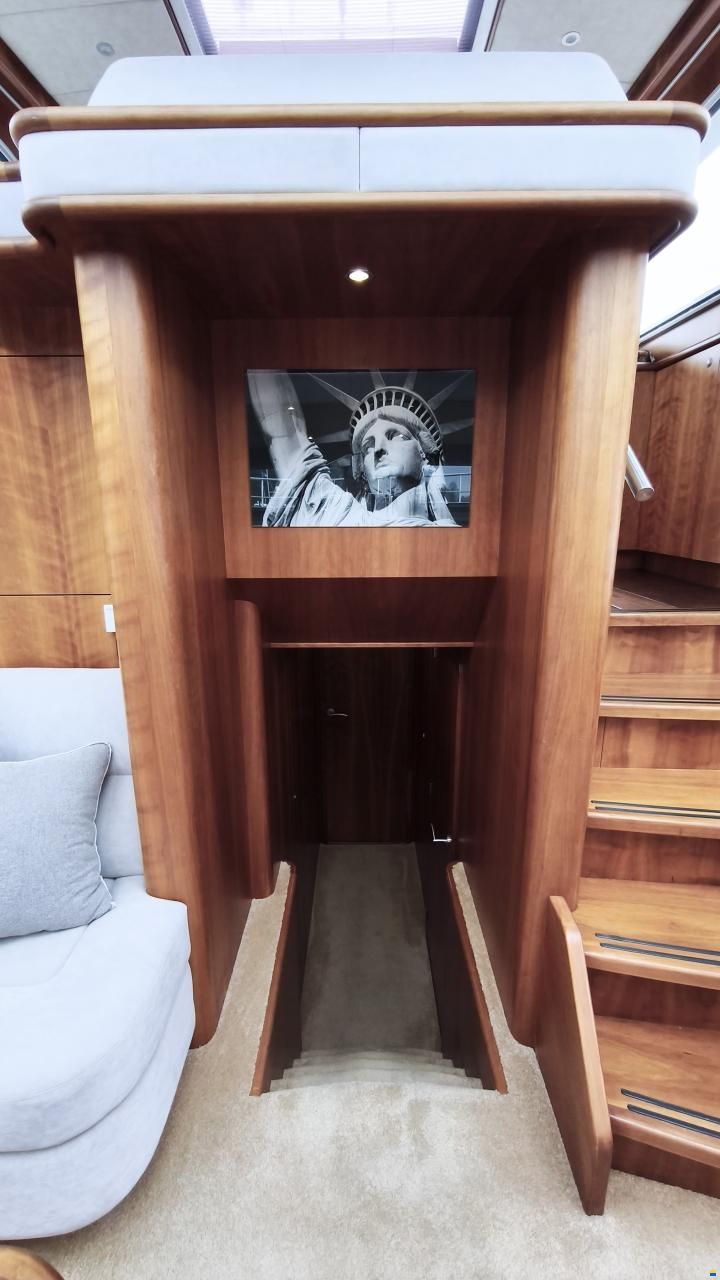 B. van den Hoven Exclusive 1600
