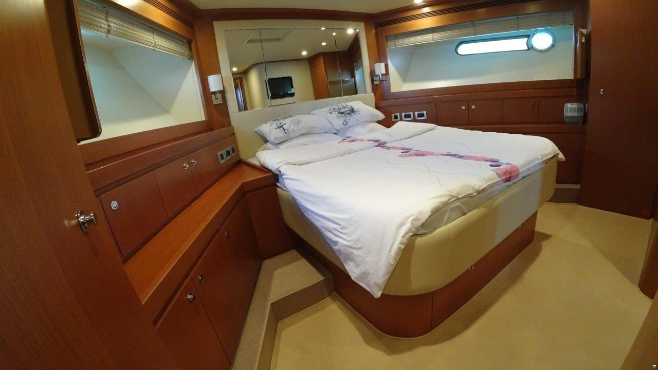 Ferretti ALTURA 840