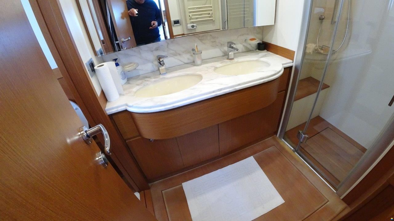 Ferretti ALTURA 840