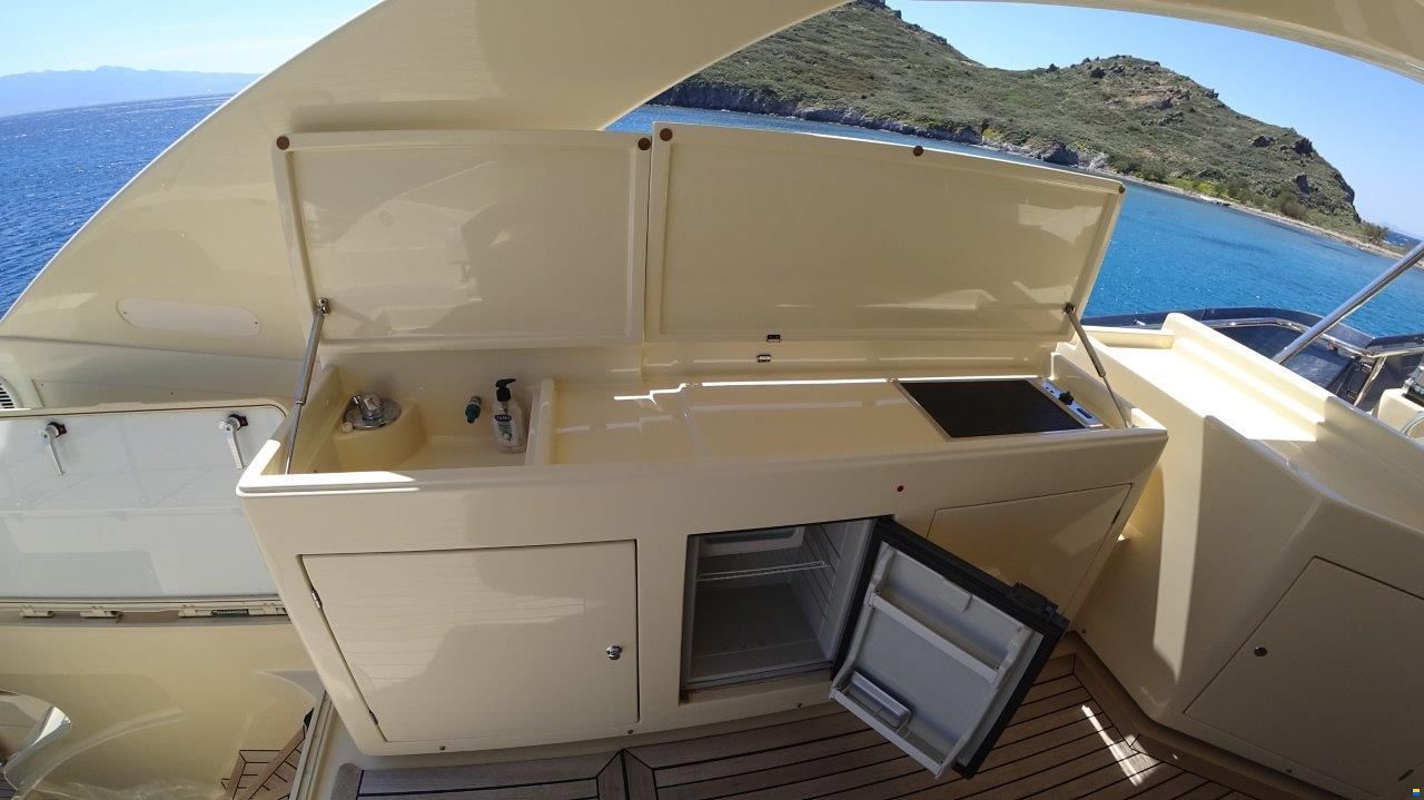 Ferretti ALTURA 840