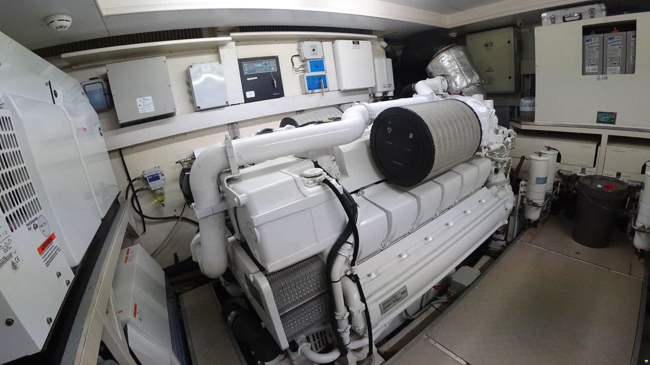 Ferretti ALTURA 840