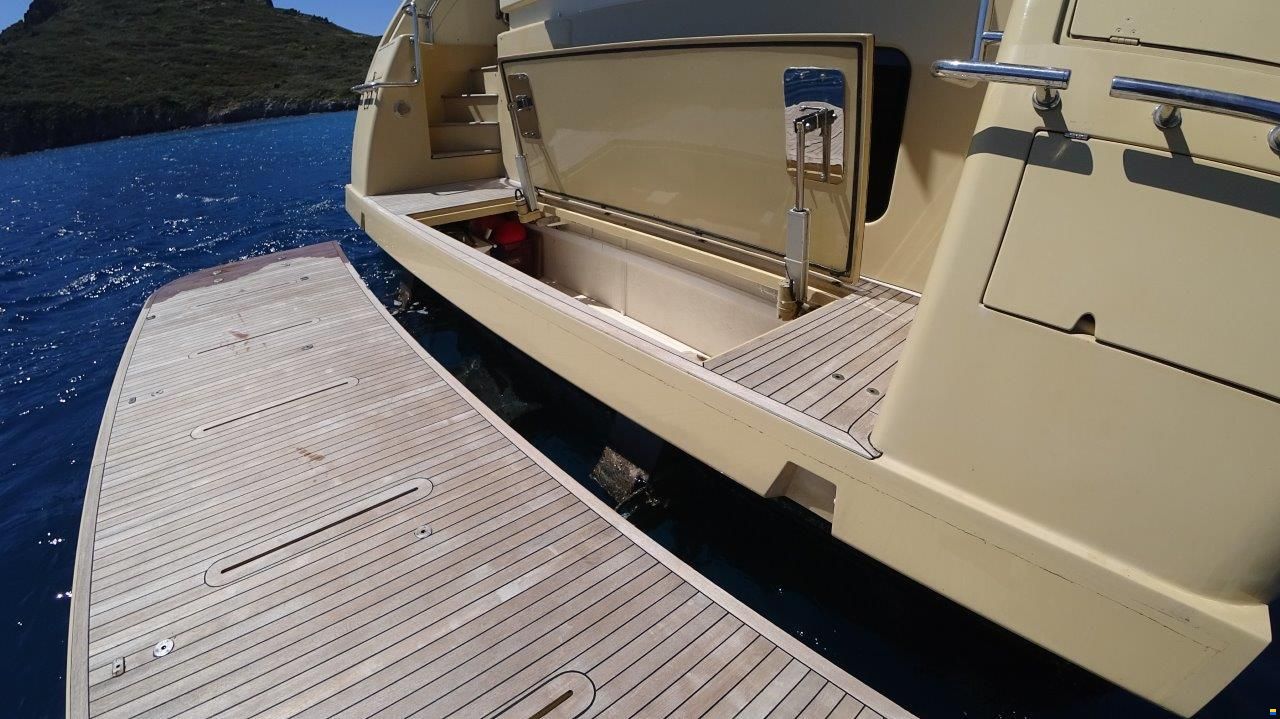 Ferretti ALTURA 840