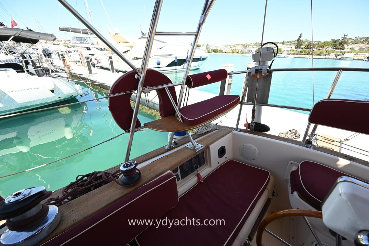 Island Packet 38