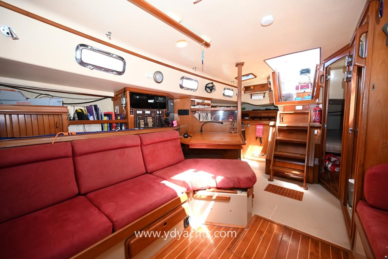 Island Packet 38