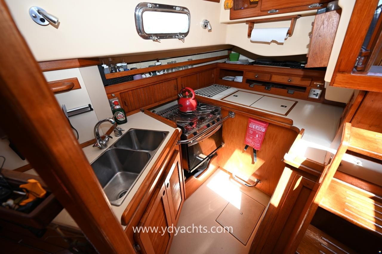 Island Packet 38