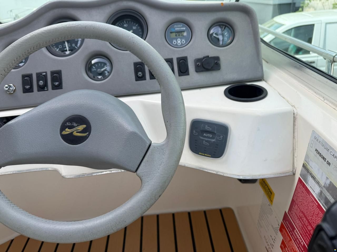 Sea Ray 230