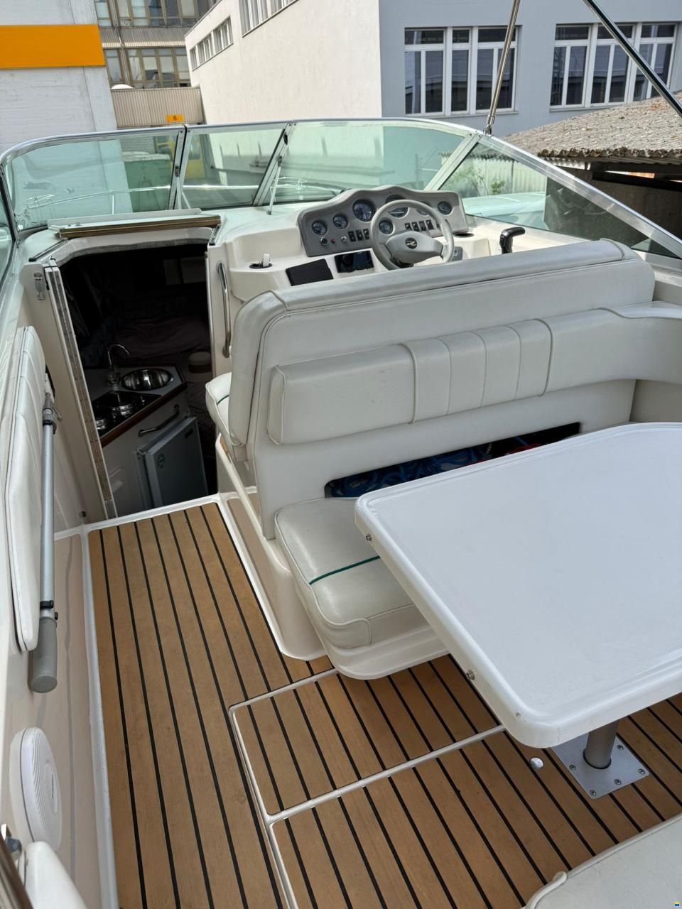 Sea Ray 230