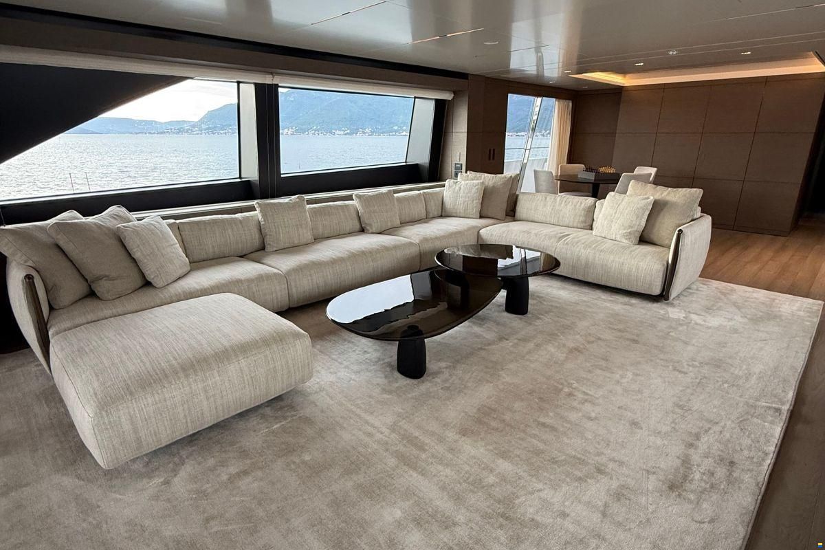 Ferretti Custom Line Navetta 42