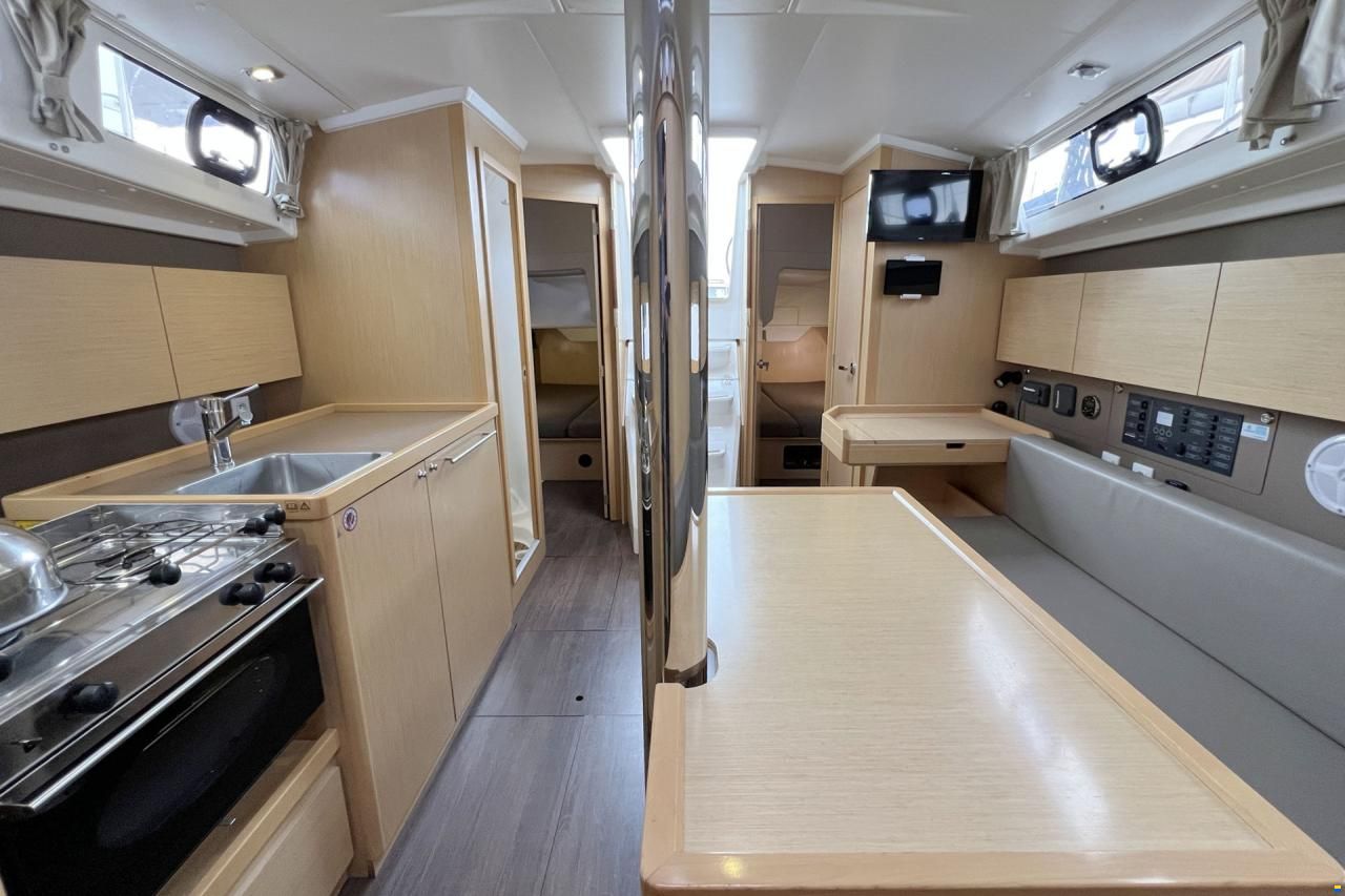 Beneteau Oceanis 38