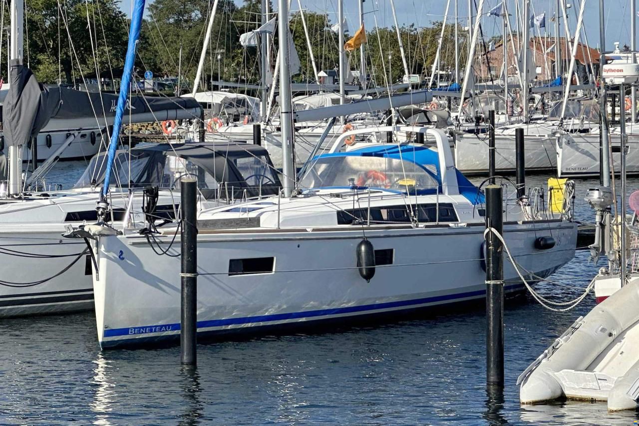 Beneteau Oceanis 38
