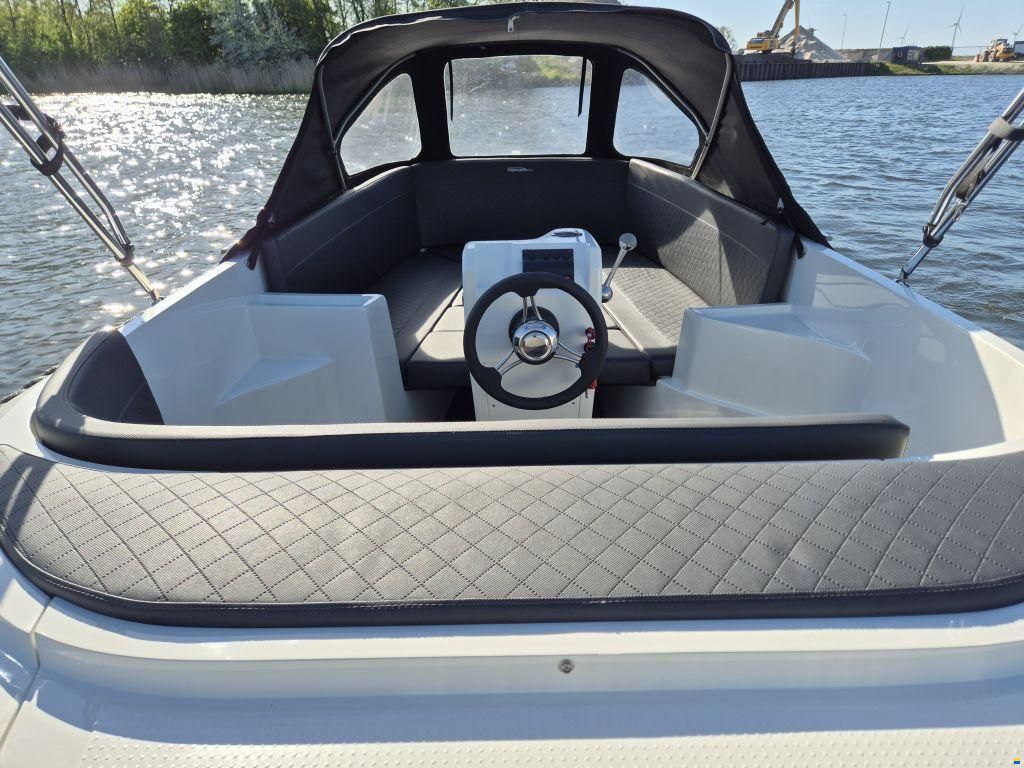 Topcraft 565 Tender