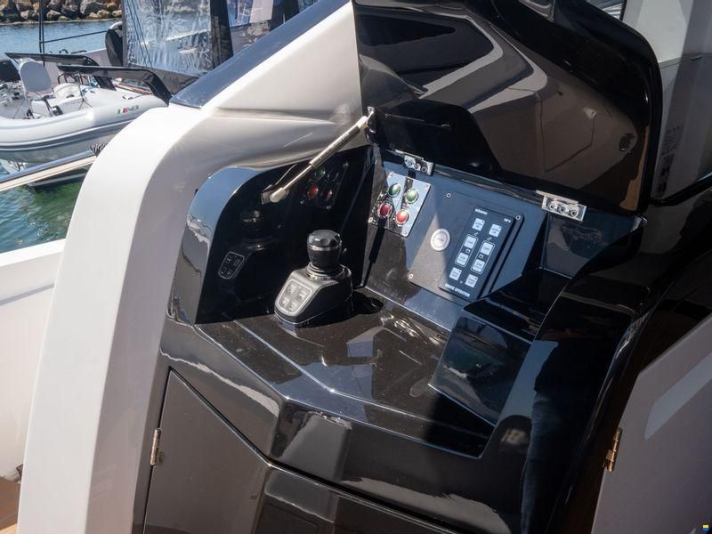 Sunseeker Predator 75