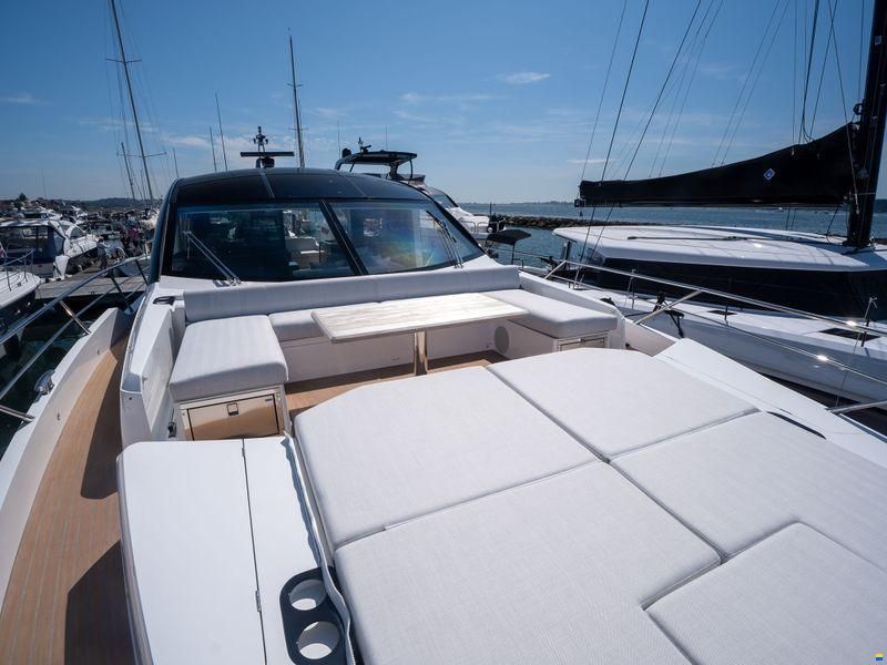 Sunseeker Predator 75