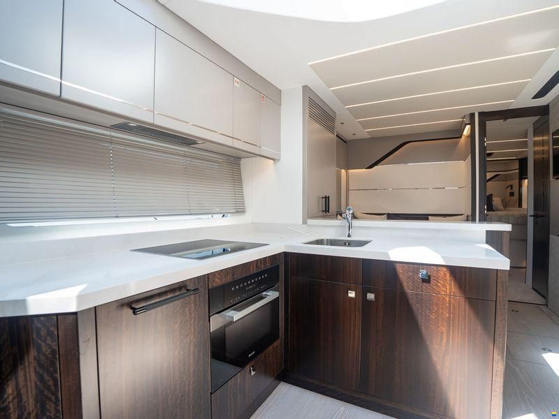Sunseeker Predator 75