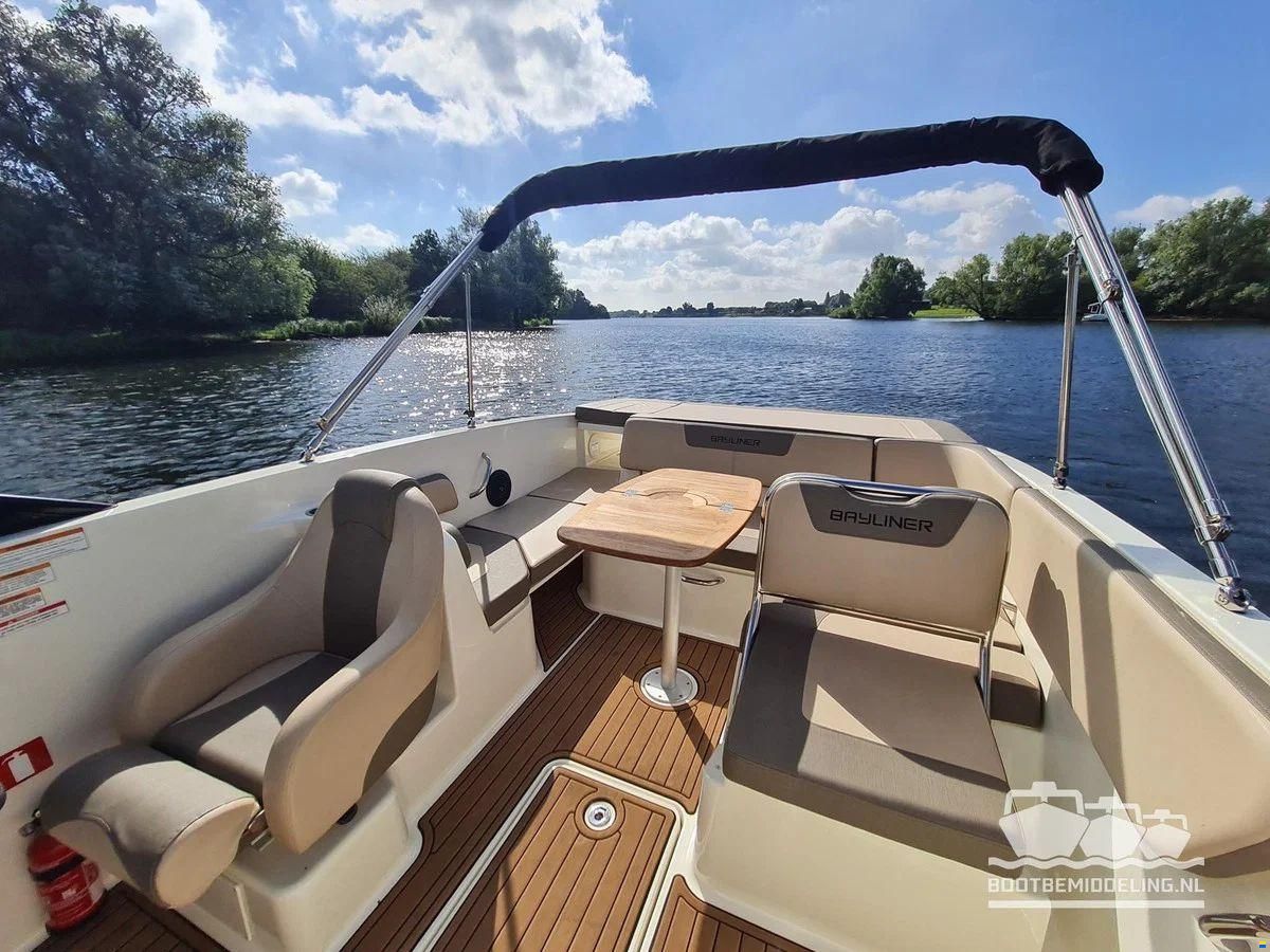 Bayliner VR6 Bowrider
