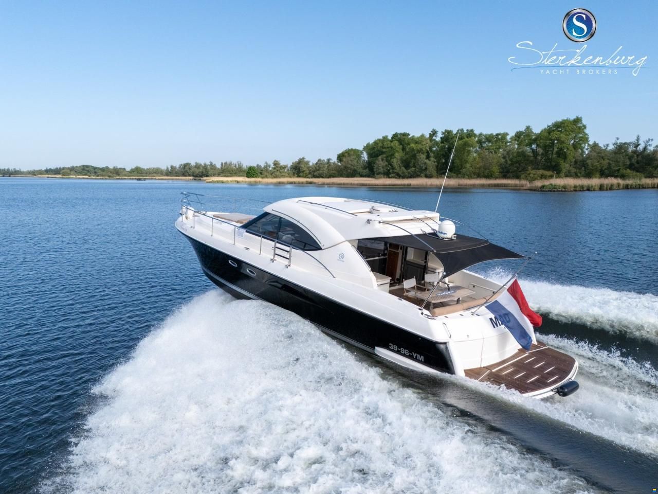 Riviera Rivi&egrave;ra 4700 Sport Yacht