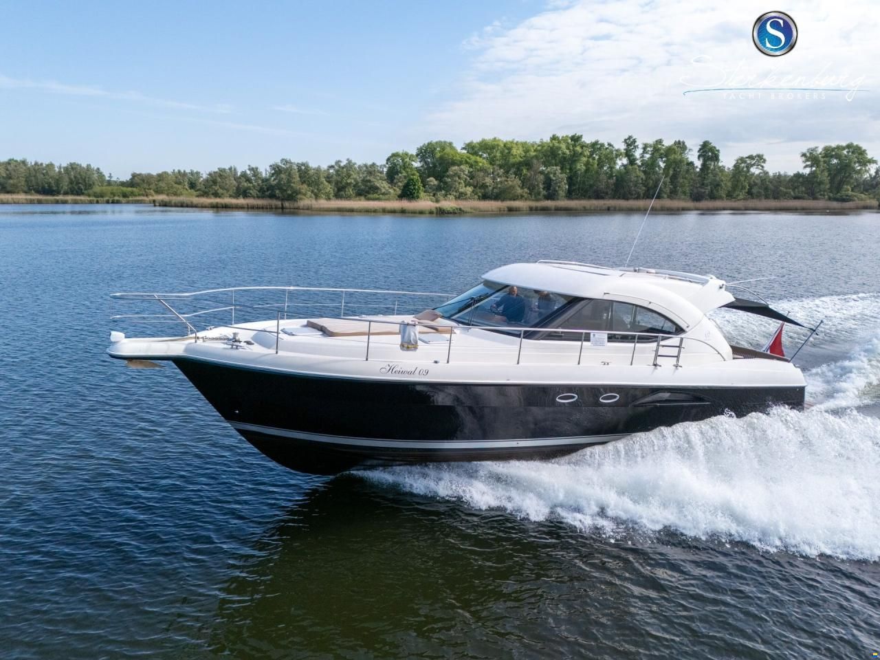 Riviera Rivi&egrave;ra 4700 Sport Yacht