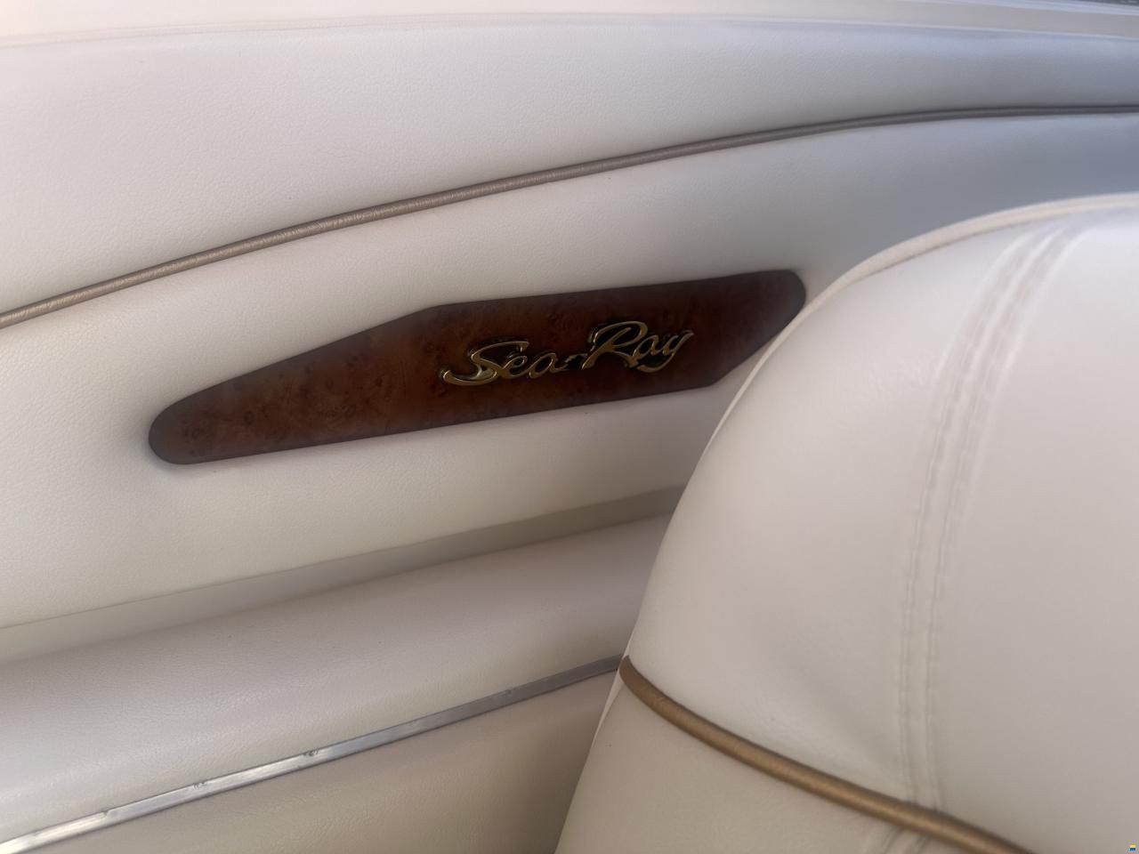 Sea Ray 220 Signature Select Overnighter