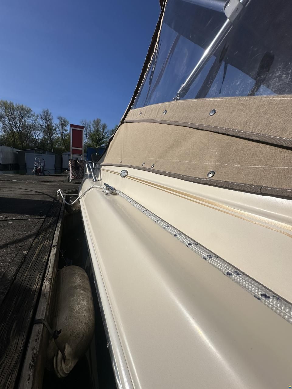 Sea Ray 220 Signature Select Overnighter