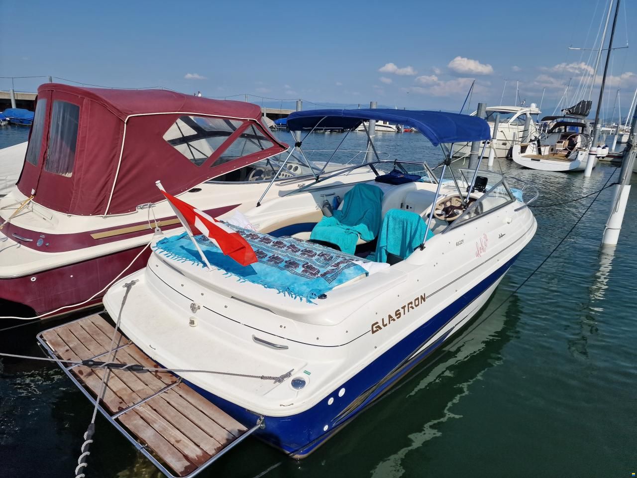 Glastron Motorschiff
