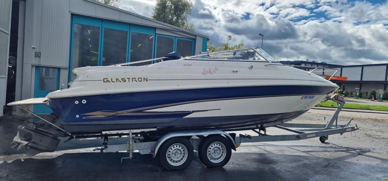 Glastron Motorschiff