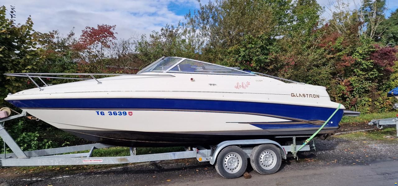 Glastron Motorschiff