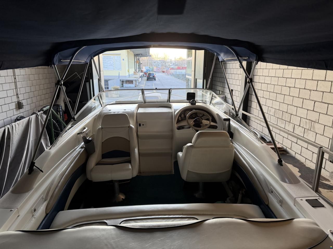 Glastron Motorschiff