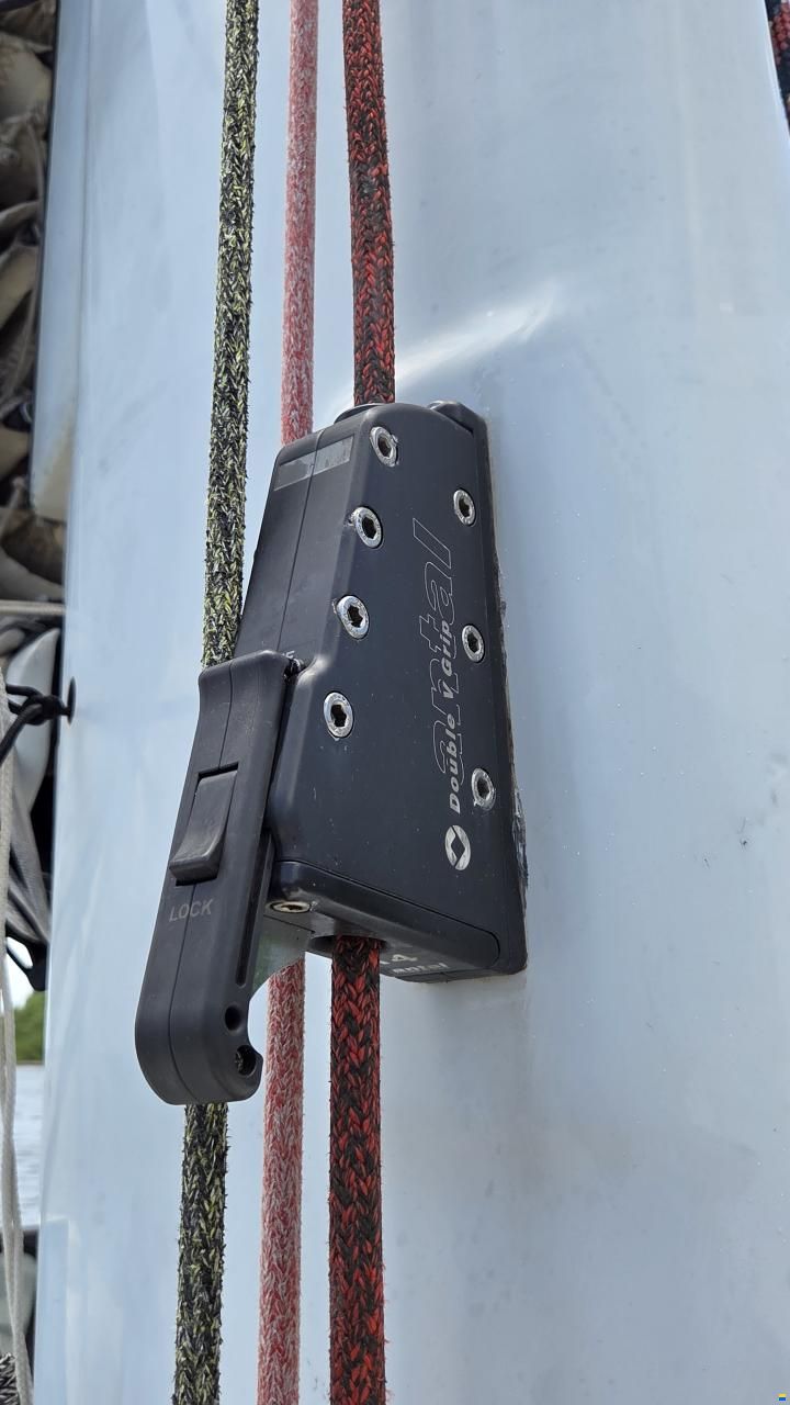 ICE CAT 61 Full Carbon