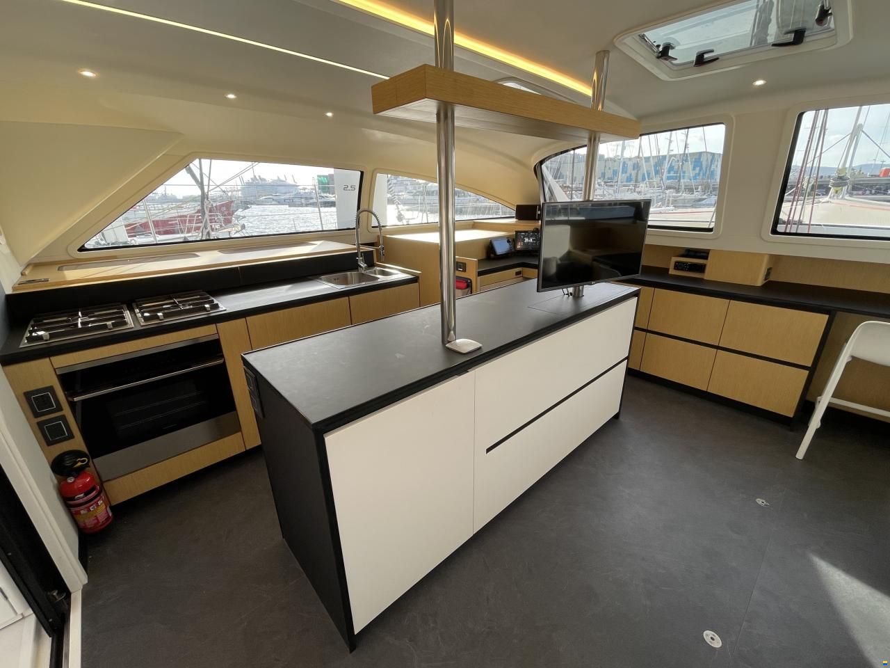 ICE CAT 61 Full Carbon
