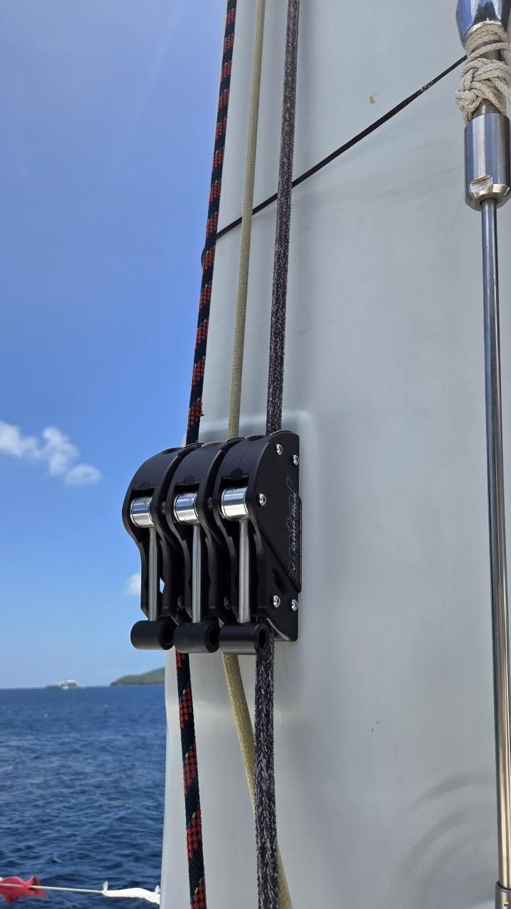 ICE CAT 61 Full Carbon