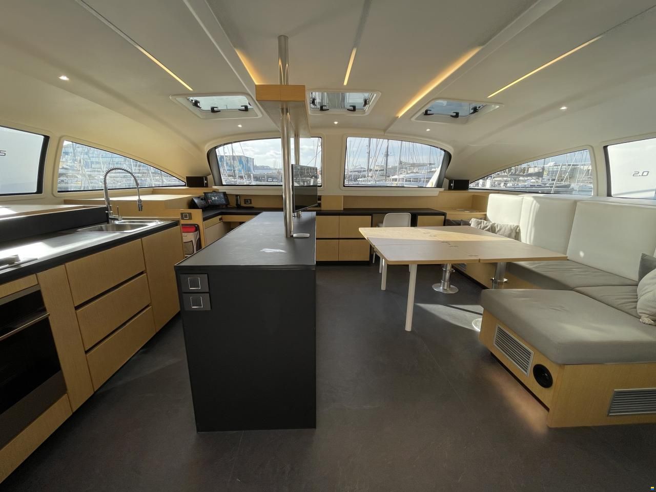 ICE CAT 61 Full Carbon